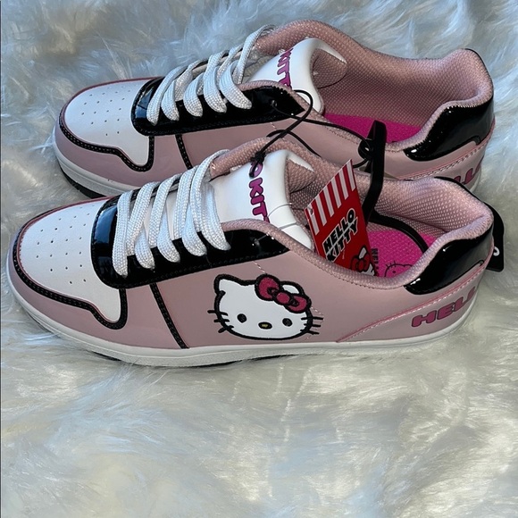 🆕 Sanrio Hello Kitty Sneakers Size 8 - Picture 1 of 9